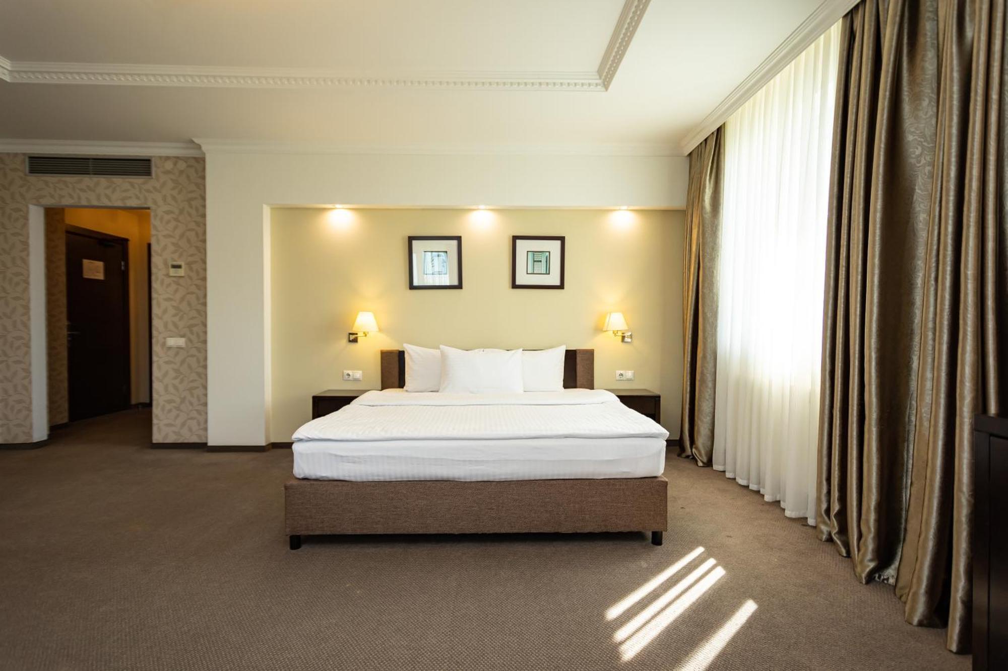 Riverside- Hotel And Mice Τσέρνιγκοφ Εξωτερικό φωτογραφία